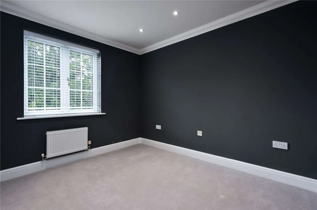 Kyngeshene Gardens, Guildford, Surrey, GU1 2AJ, photo 7