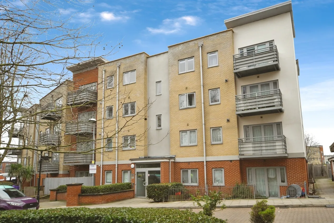 2 bed flat for sale — Hawker Place, Walthamstow, E17