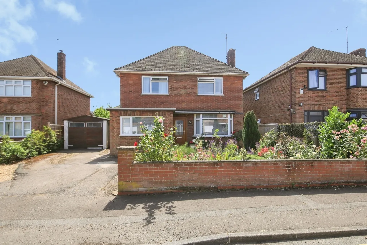 3 bed house for sale — Charnwood Close, Peterborough, Cambridgeshire, PE2