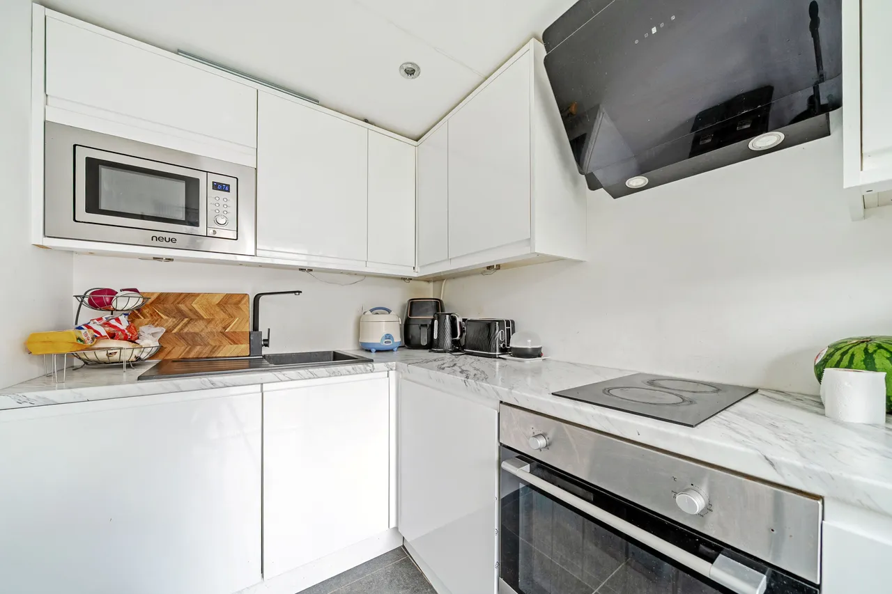 Bourneside Road, Addlestone, KT15, photo 9