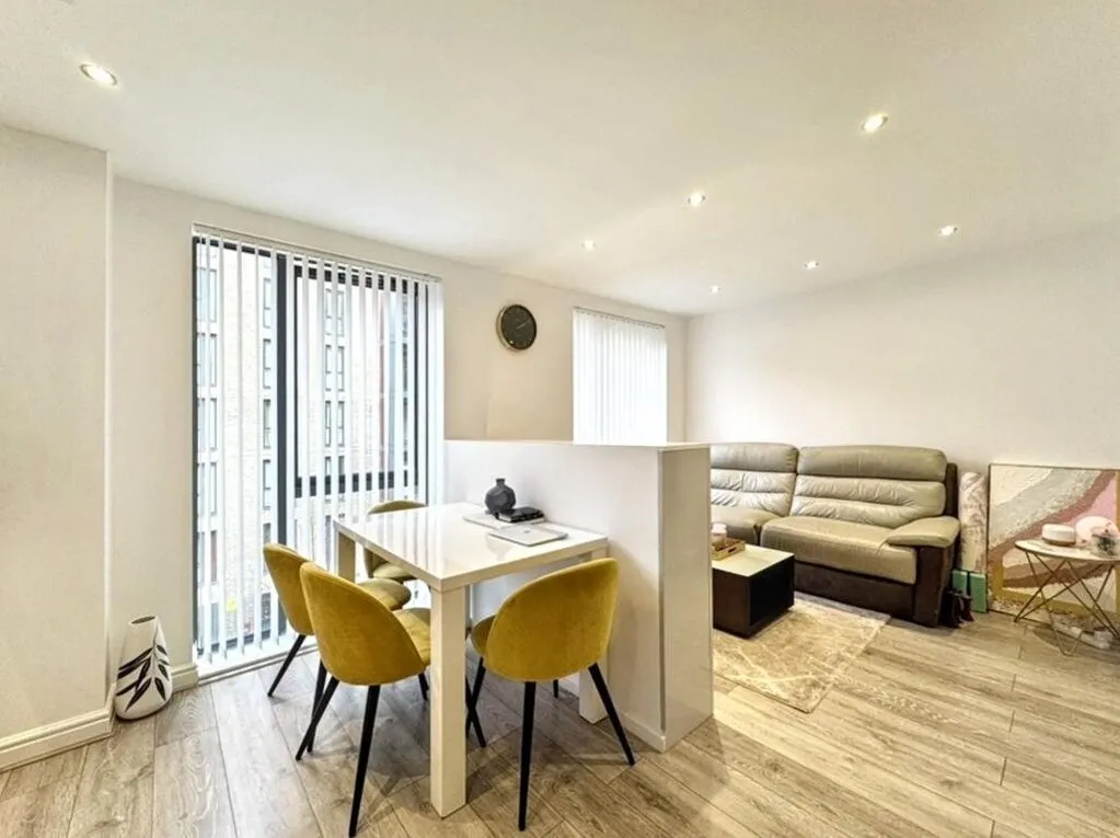 Charcot Road, London, photo 3