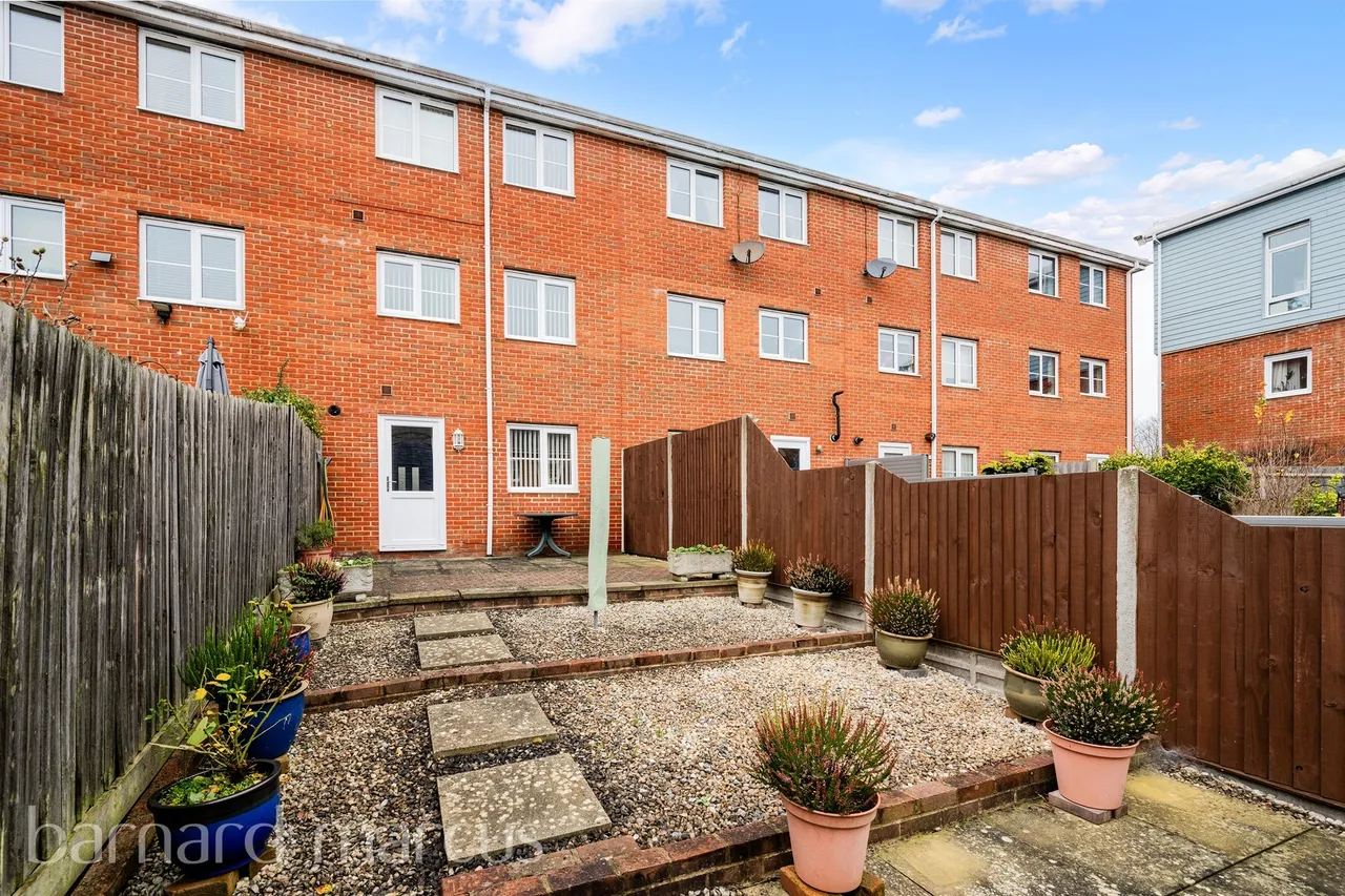 St. Annes Drive North, Redhill, RH1, photo 13