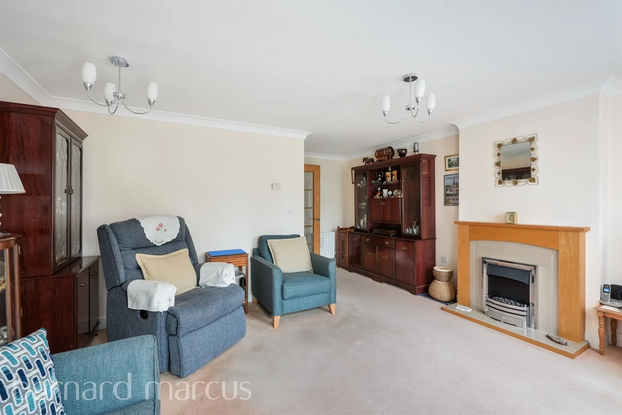 St. Annes Drive North, Redhill, RH1, photo 3