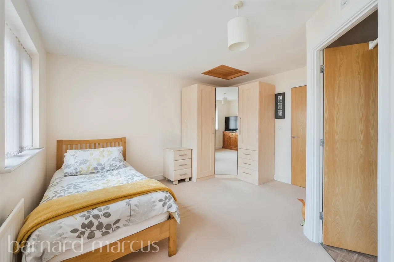 St. Annes Drive North, Redhill, RH1, photo 6