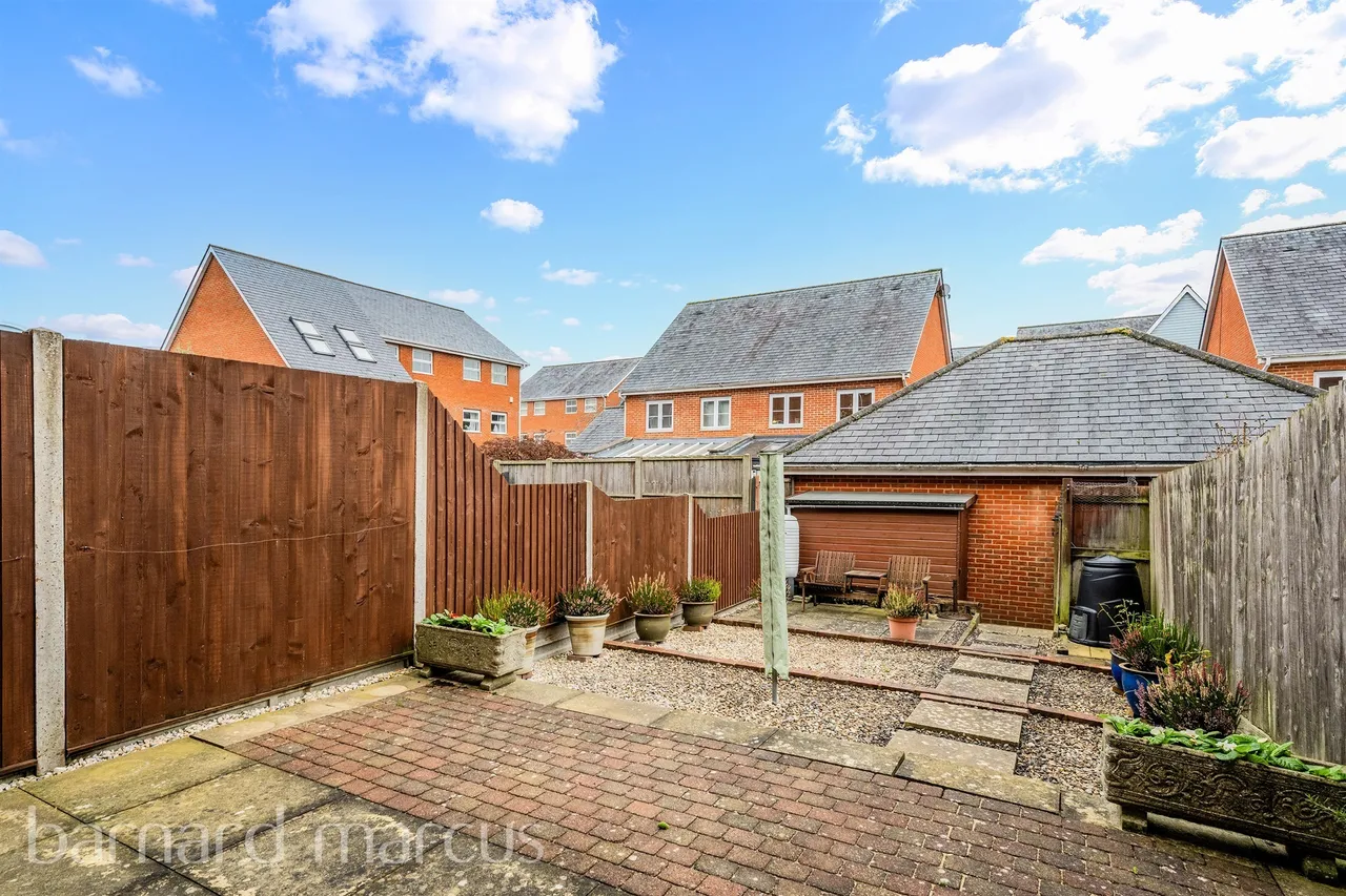 St. Annes Drive North, Redhill, RH1, photo 14