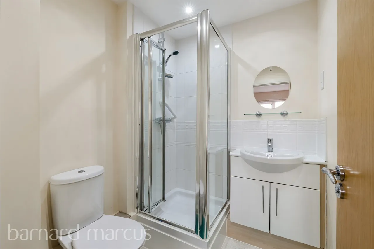 St. Annes Drive North, Redhill, RH1, photo 10