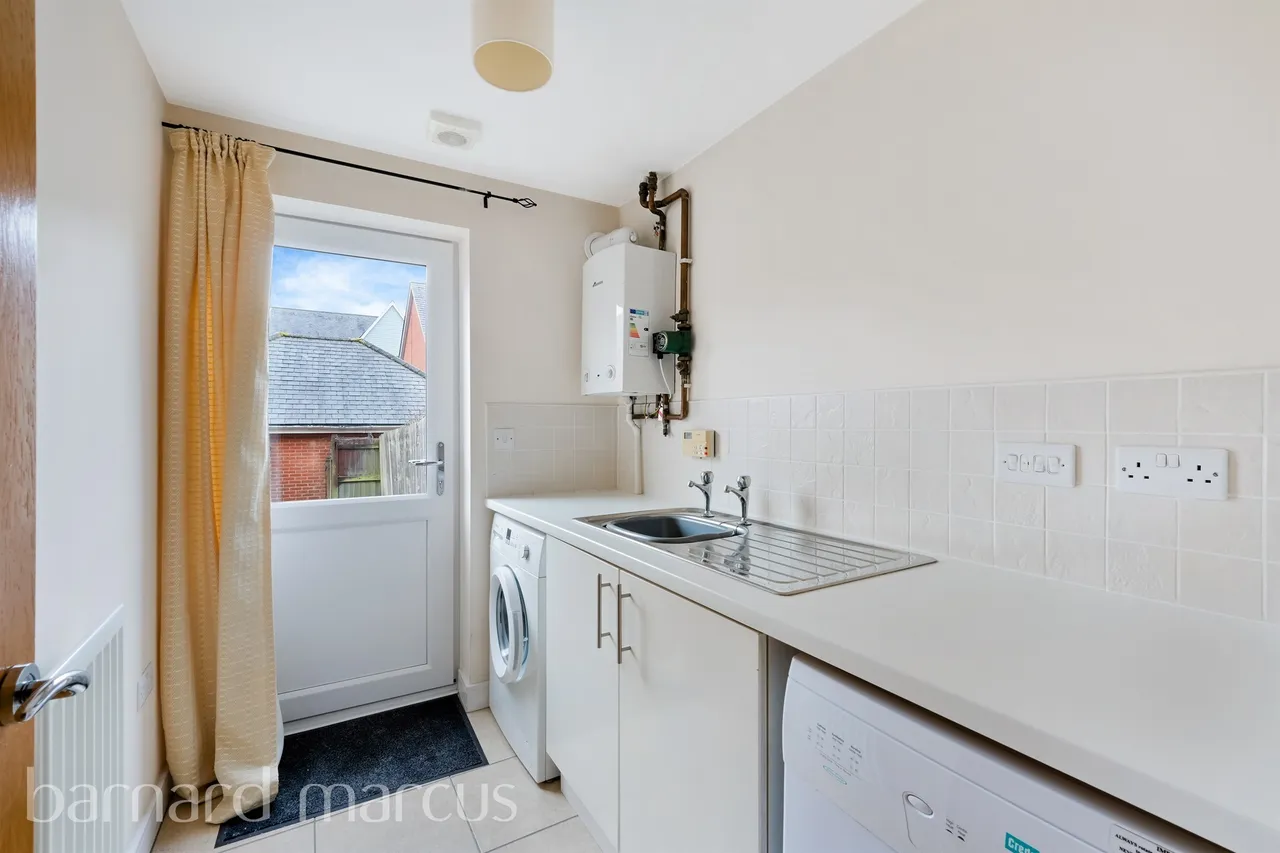 St. Annes Drive North, Redhill, RH1, photo 12