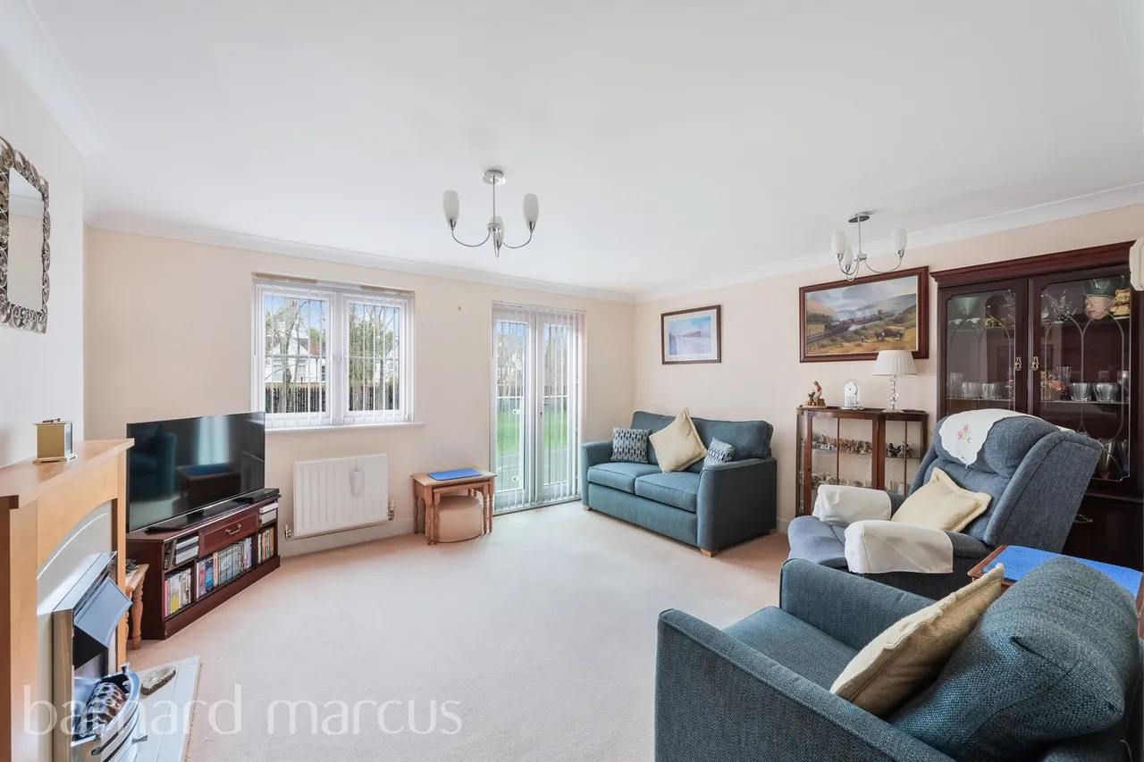 St. Annes Drive North, Redhill, RH1, photo 2