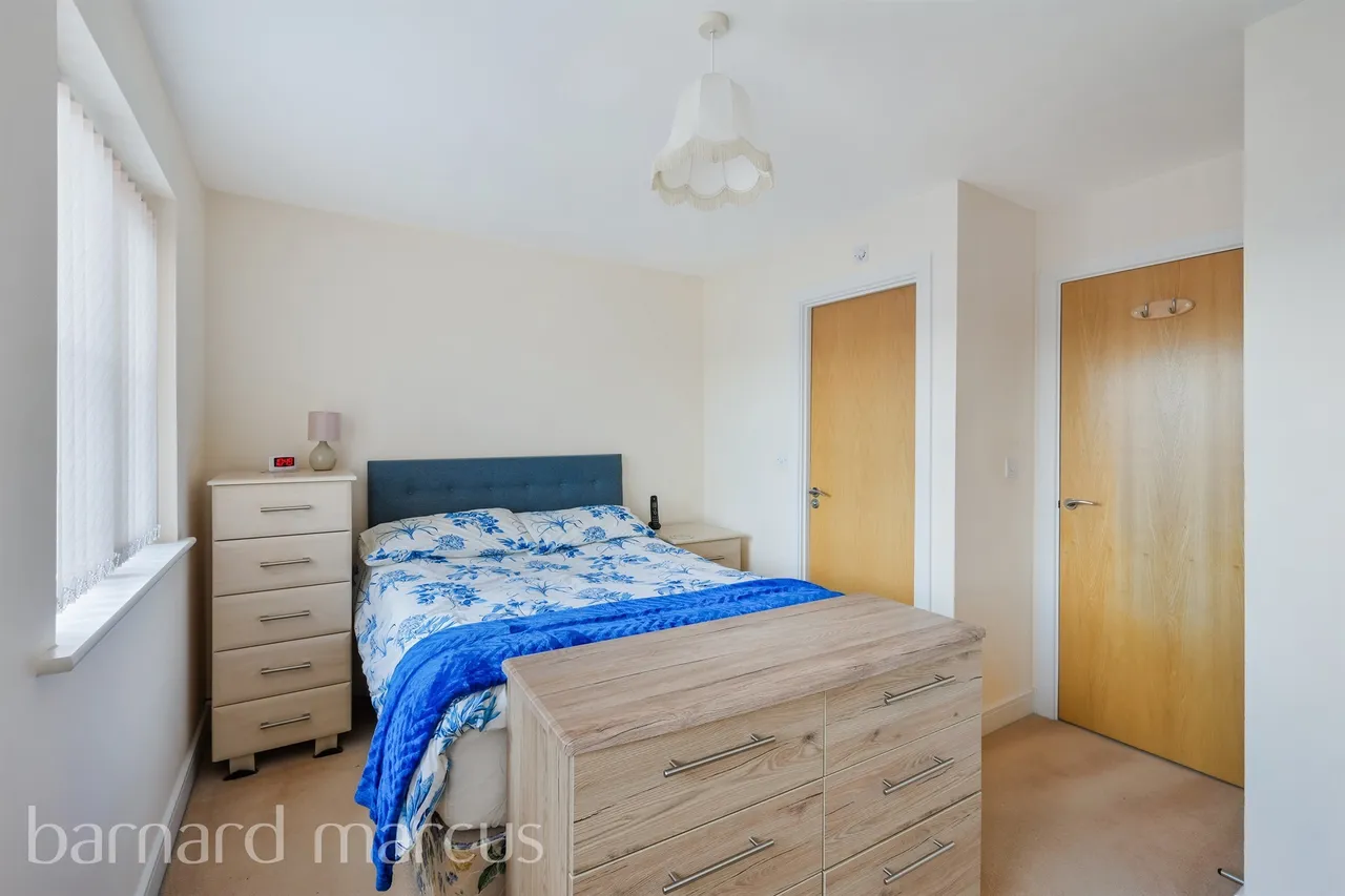 St. Annes Drive North, Redhill, RH1, photo 8