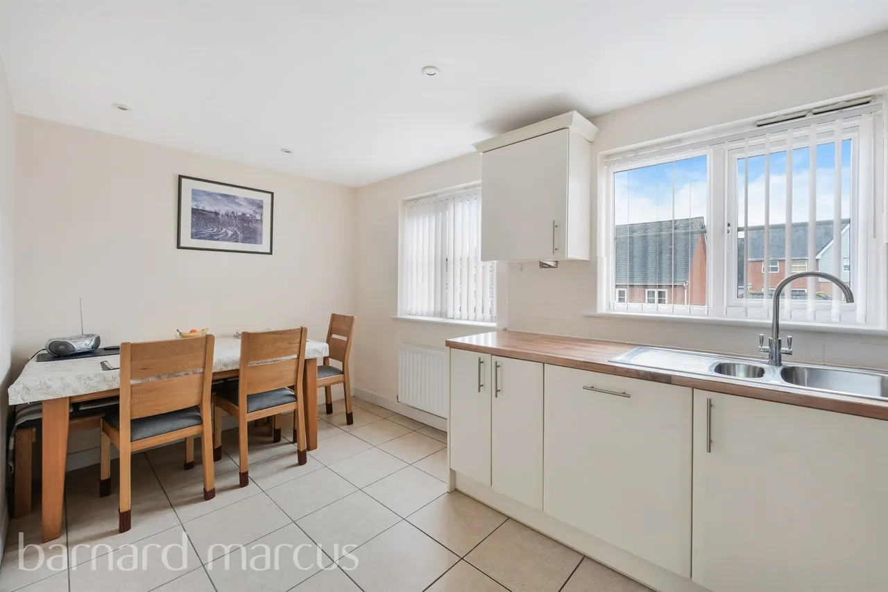 St. Annes Drive North, Redhill, RH1, photo 5