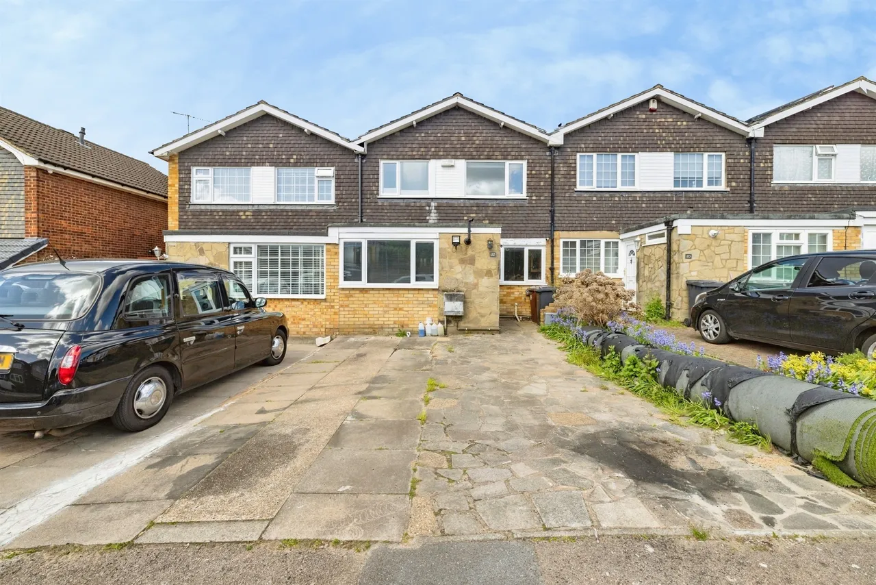 3 bed house for sale — Grove Hall Road, Bushey