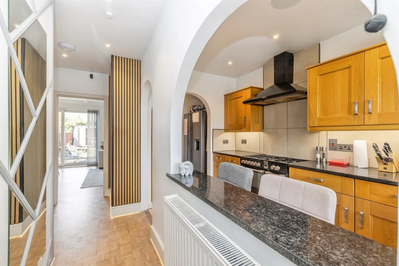 Grove Hall Road, Bushey, photo 2