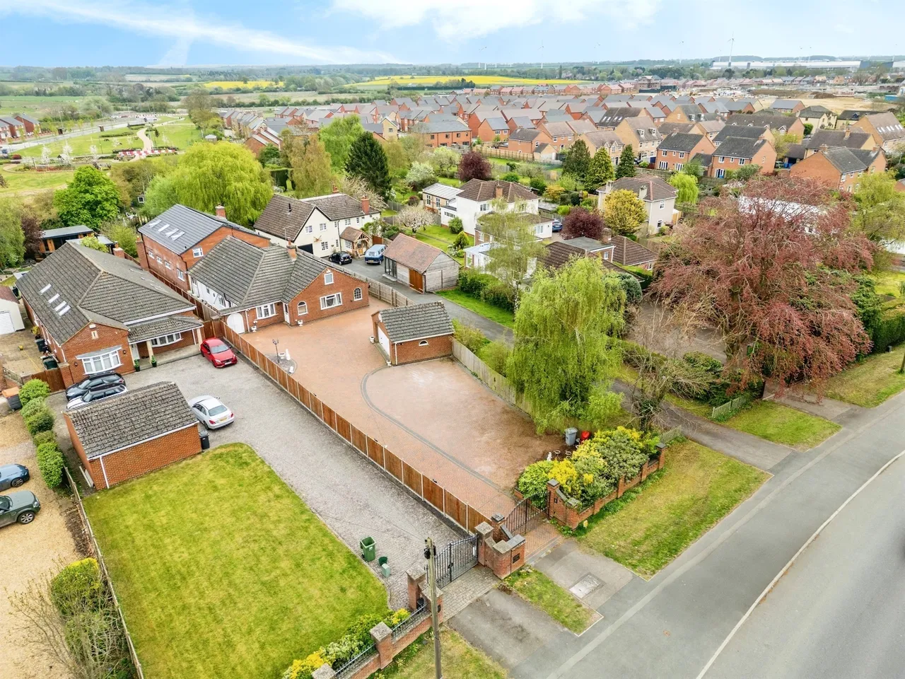 9 bed house for sale — Barton Road, Barton Seagrave, Kettering