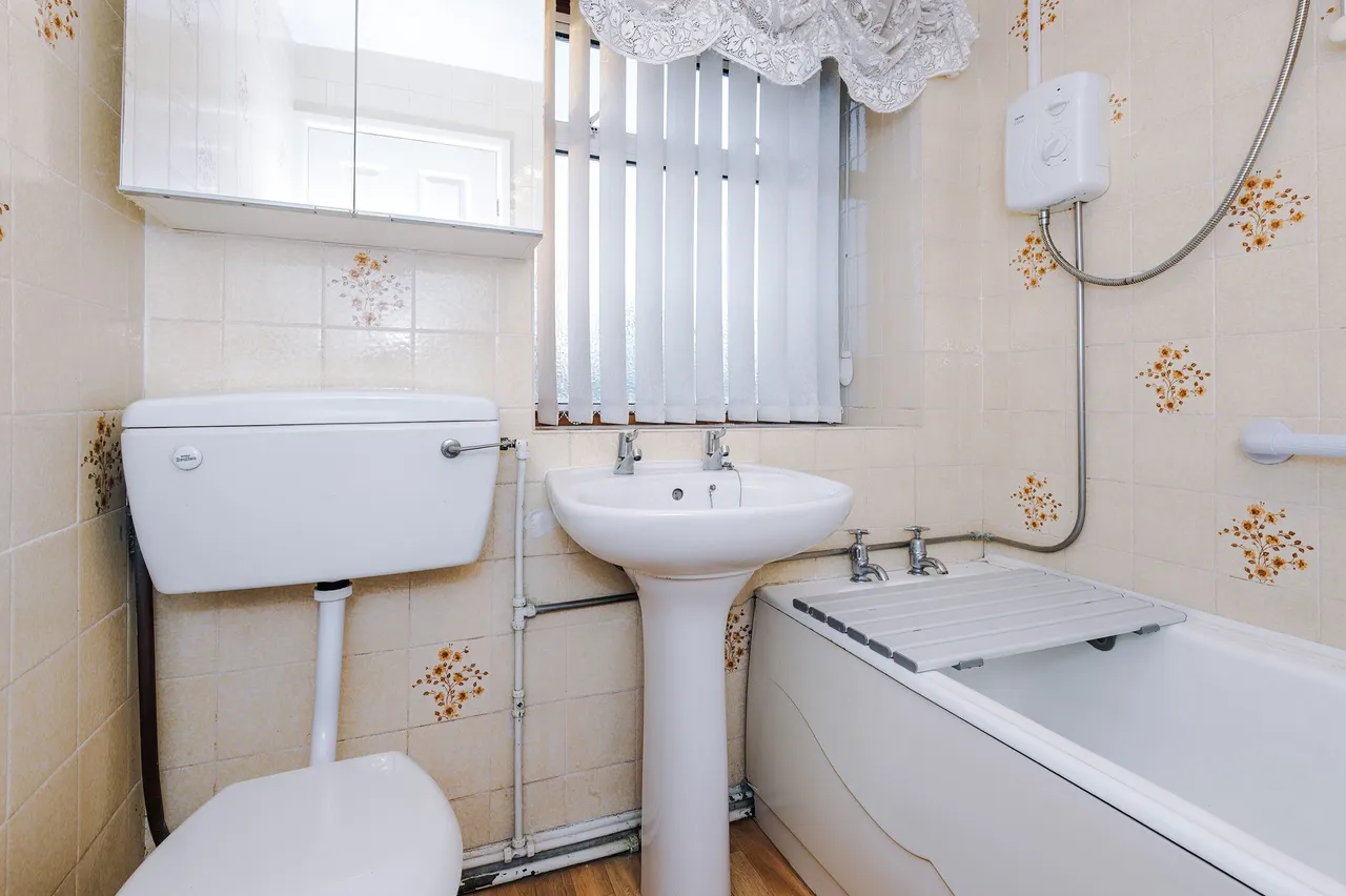 Kinross Avenue, Ashton-In-Makerfield, WN4, photo 16