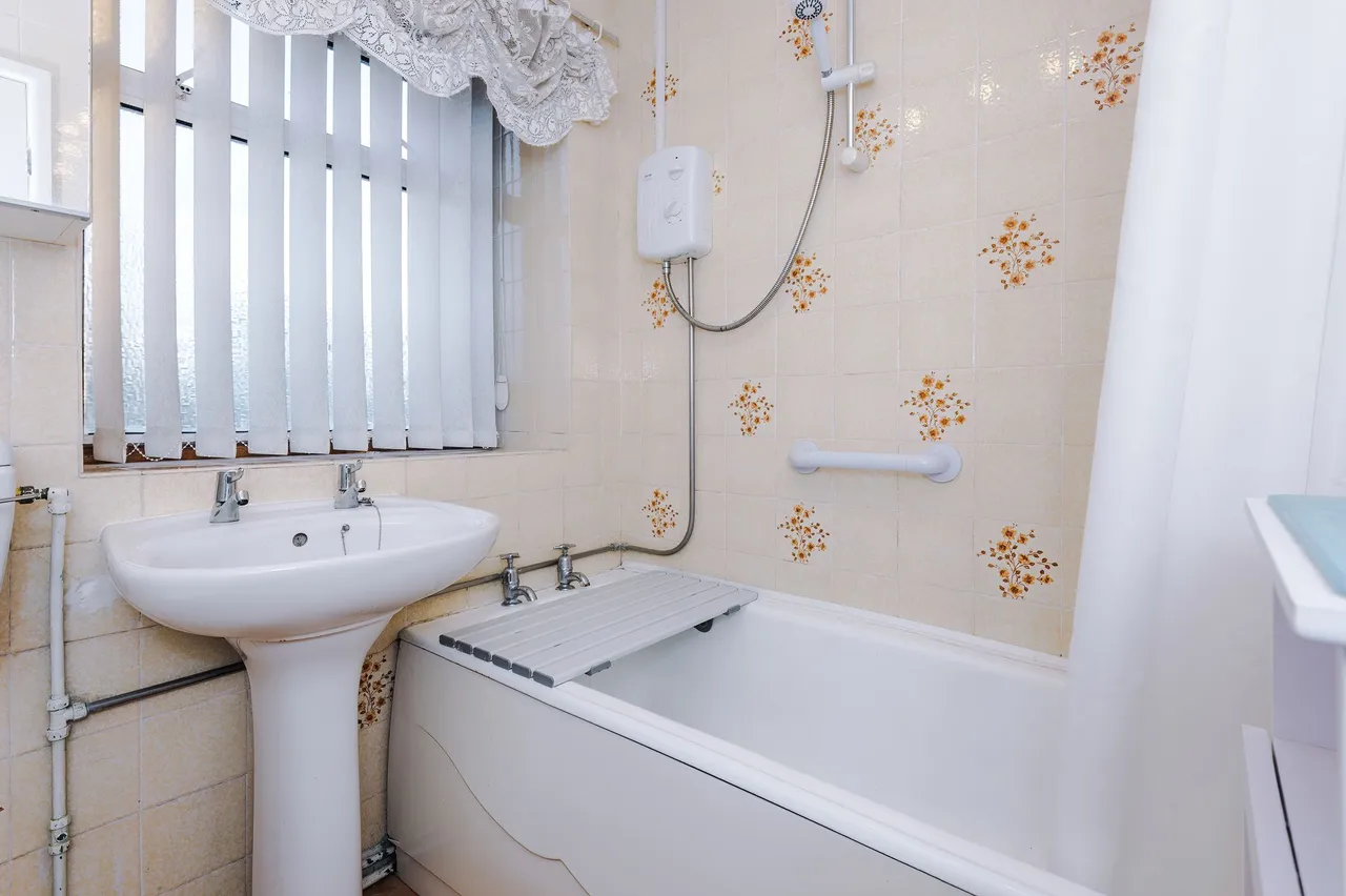 Kinross Avenue, Ashton-In-Makerfield, WN4, photo 15