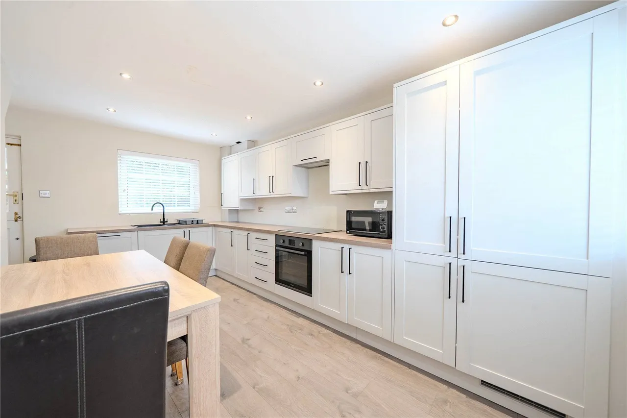 Eaton Hill, Leeds, LS16, photo 2