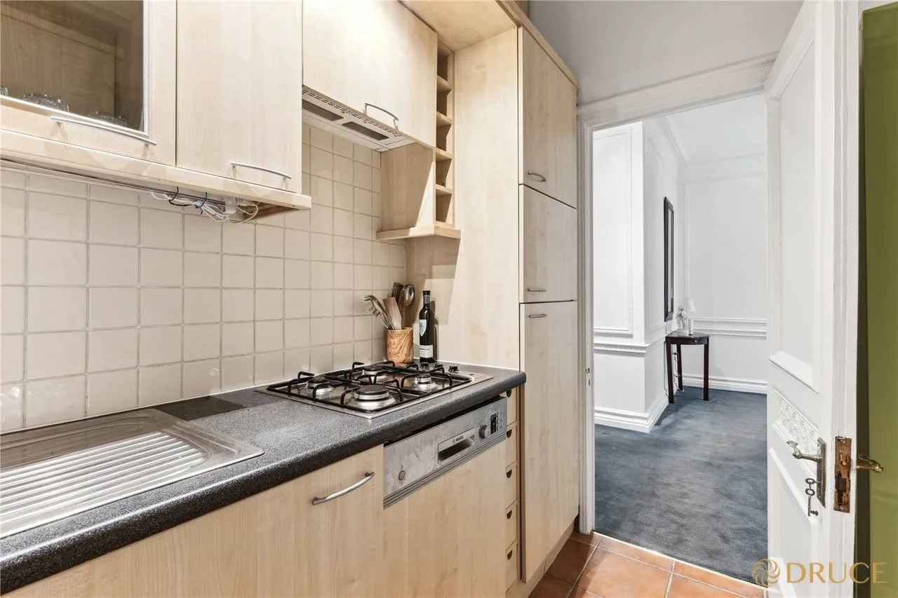 2 bed flat for sale, Mansfield Street, London, W1G