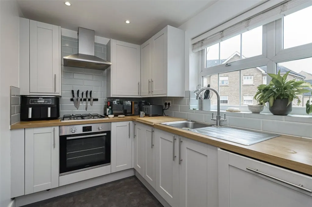 Pettacre Close, Woolwich, SE28, photo 3
