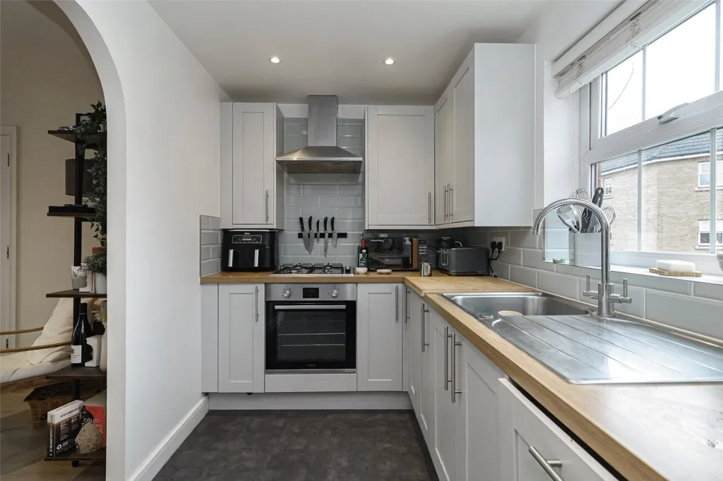 Pettacre Close, Woolwich, SE28, photo 13