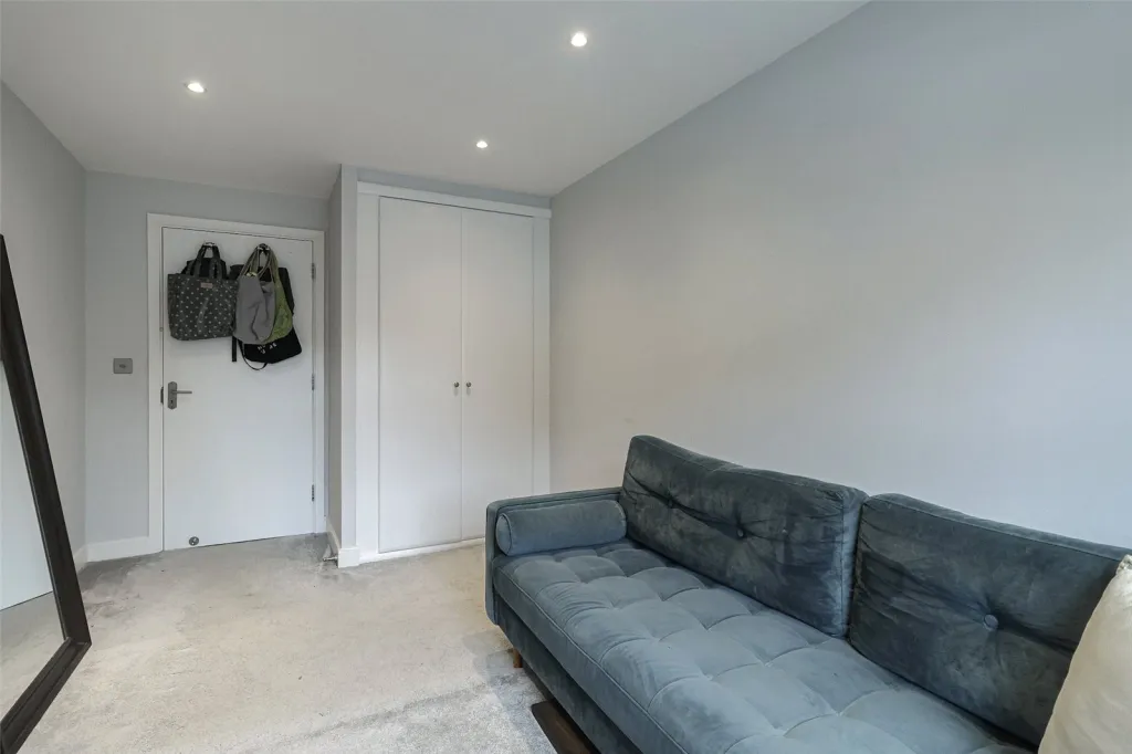 Pettacre Close, Woolwich, SE28, photo 16