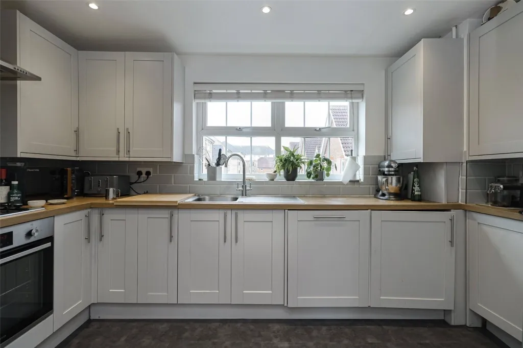 Pettacre Close, Woolwich, SE28, photo 12