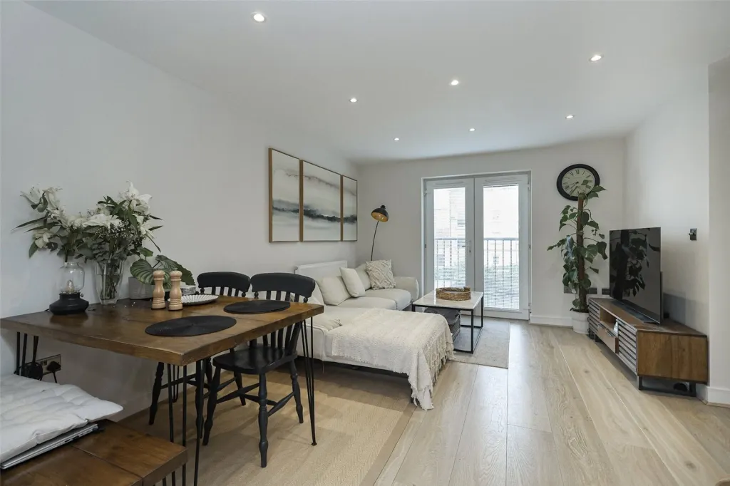 2 bed flat for sale, Pettacre Close, Woolwich, SE28