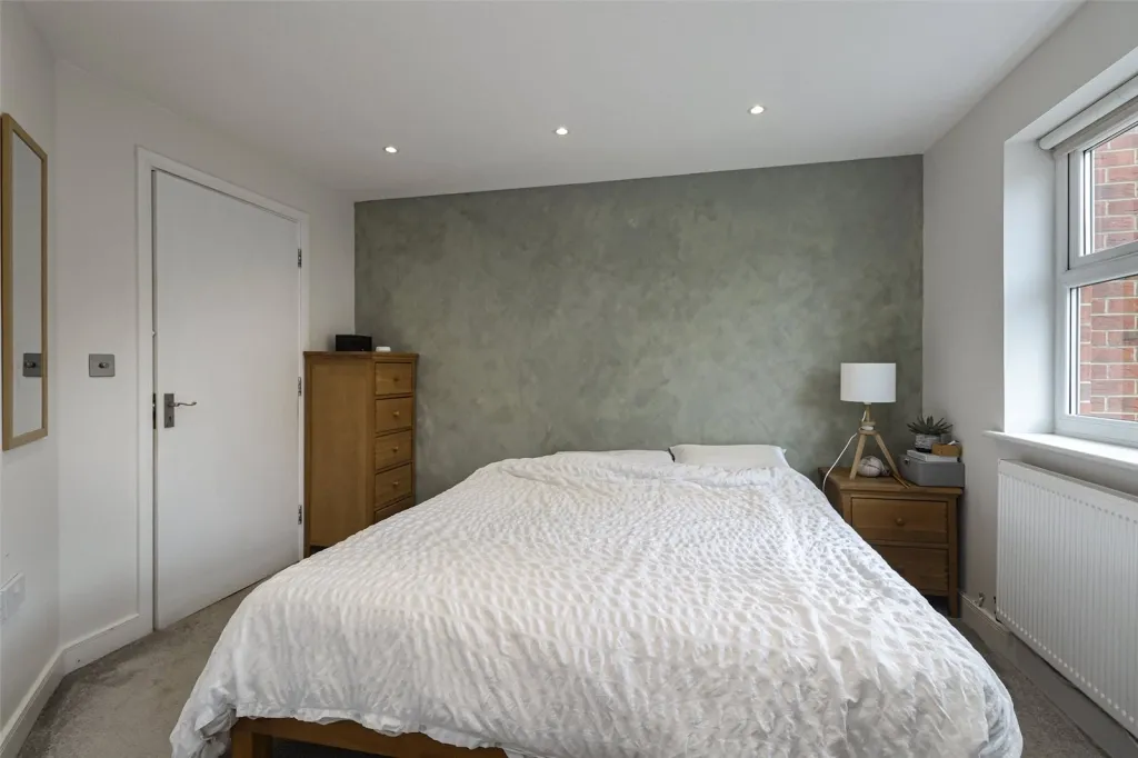 Pettacre Close, Woolwich, SE28, photo 4