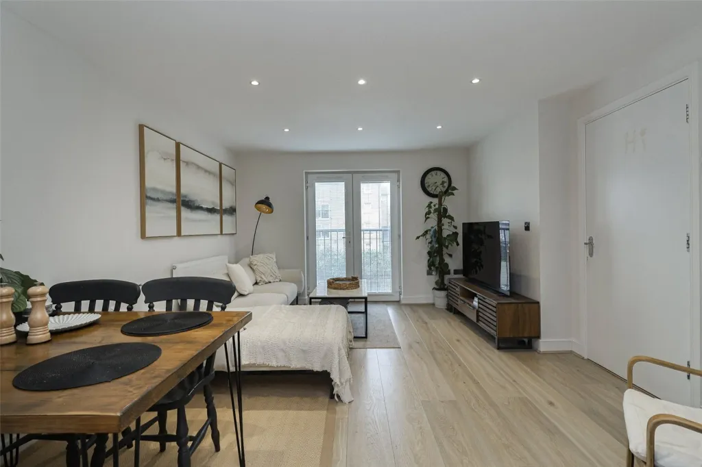 Pettacre Close, Woolwich, SE28, photo 10