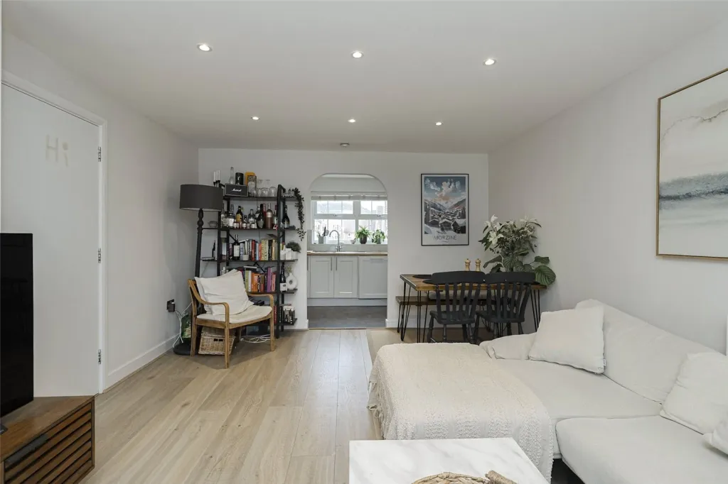 Pettacre Close, Woolwich, SE28, photo 11