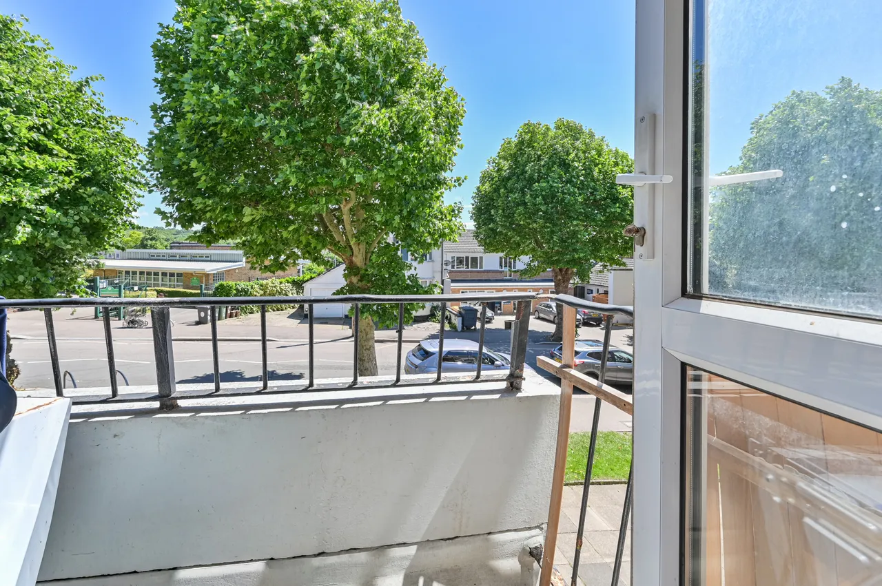 Flat 10, Lakeview Court, 5 Handsworth Avenue, London, photo 3