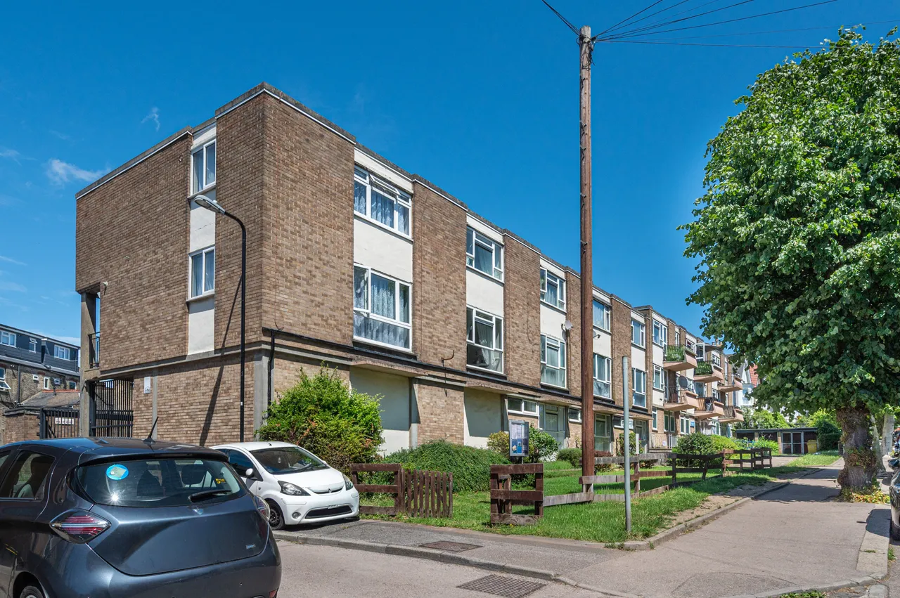 Flat 10, Lakeview Court, 5 Handsworth Avenue, London, photo 12