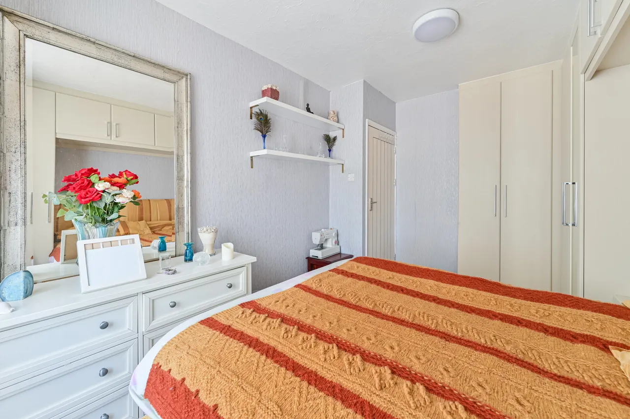 Flat 10, Lakeview Court, 5 Handsworth Avenue, London, photo 6