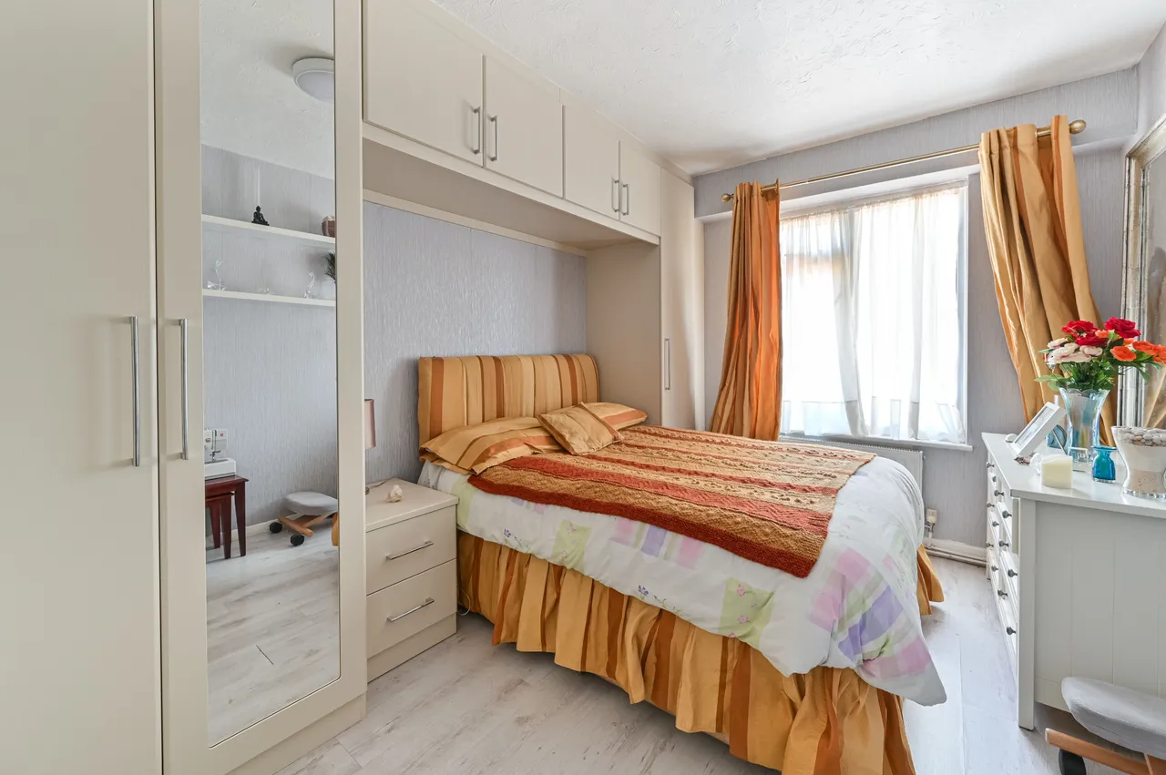 Flat 10, Lakeview Court, 5 Handsworth Avenue, London, photo 10