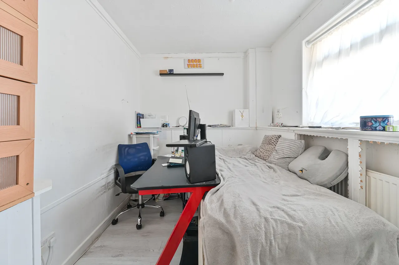 Flat 10, Lakeview Court, 5 Handsworth Avenue, London, photo 8