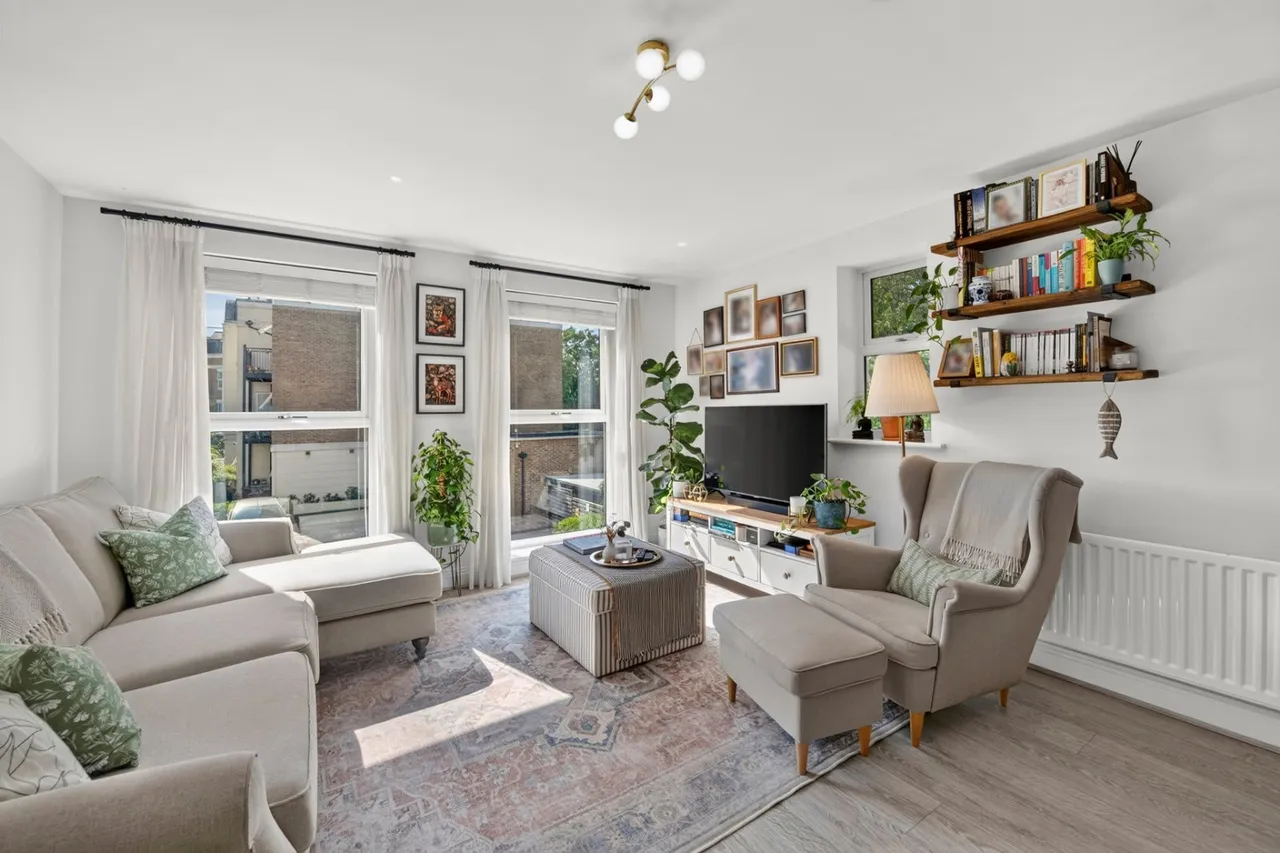 2 bed flat for sale, Wadham Mews, Mortlake, SW14