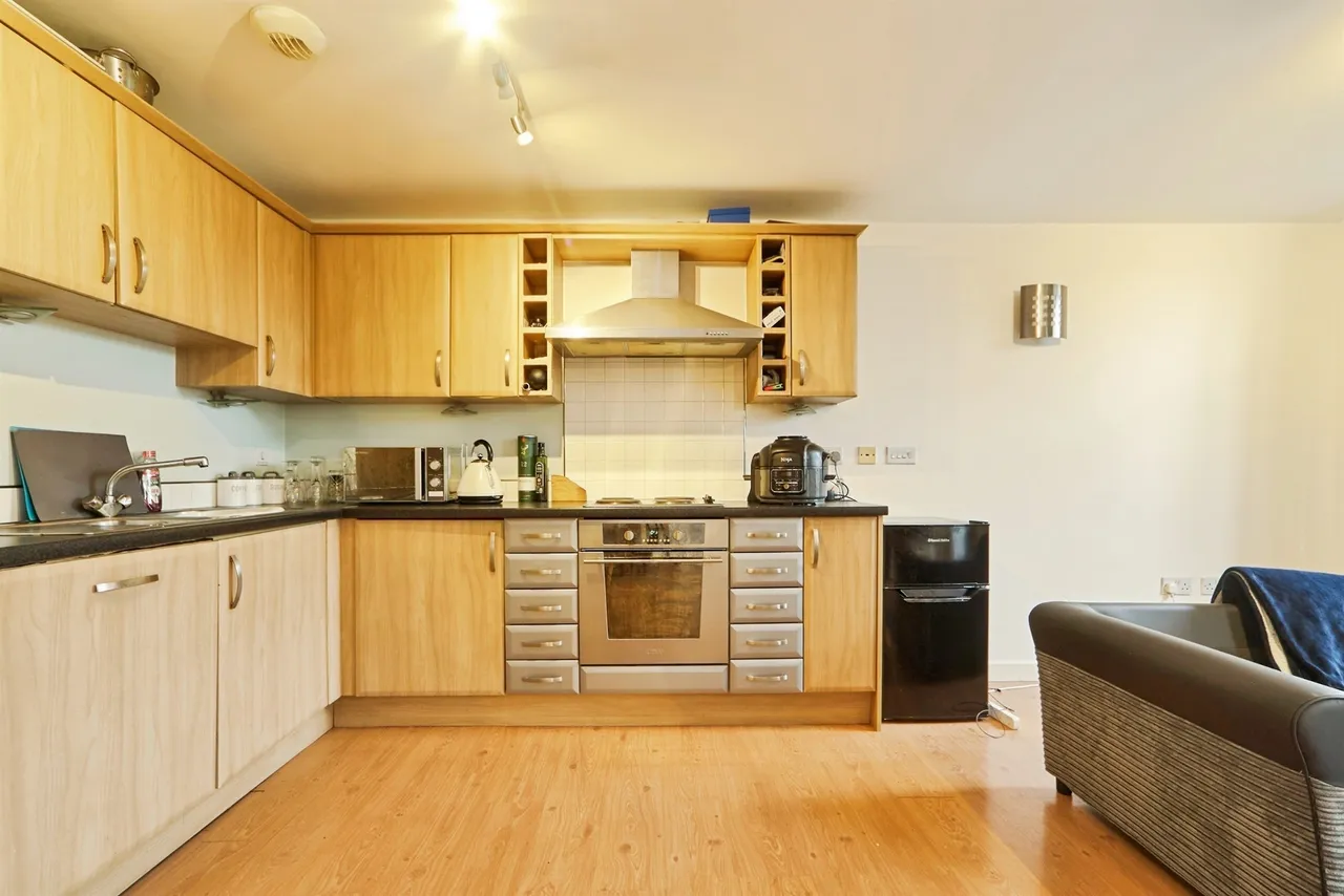 Meadow Road, Apperley Bridge, Bradford, photo 4