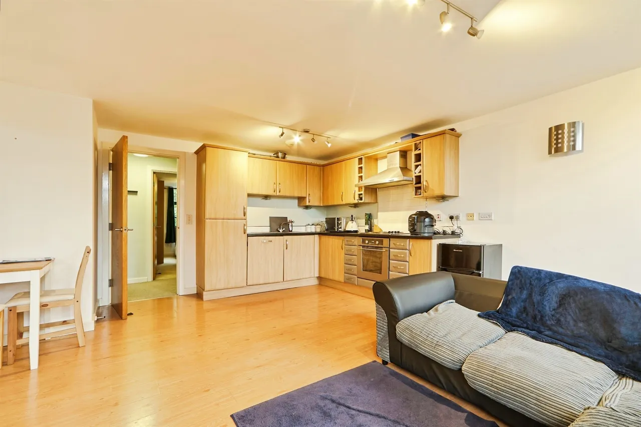 Meadow Road, Apperley Bridge, Bradford, photo 2