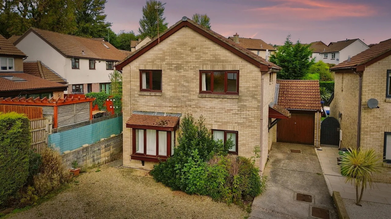 4 bed house for sale — Herbert March Close, Danescourt, CF5