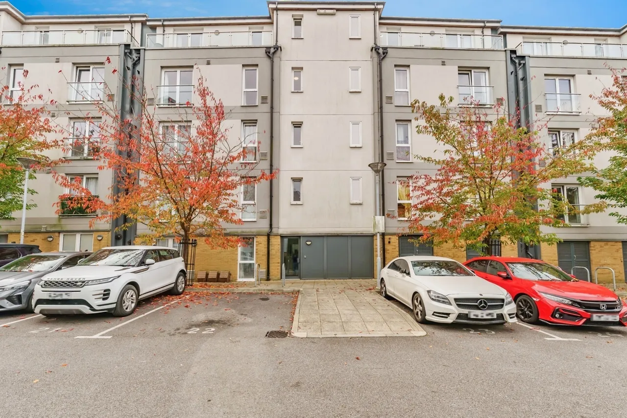 1 bed flat for sale, West Green Drive, Crawley, RH11