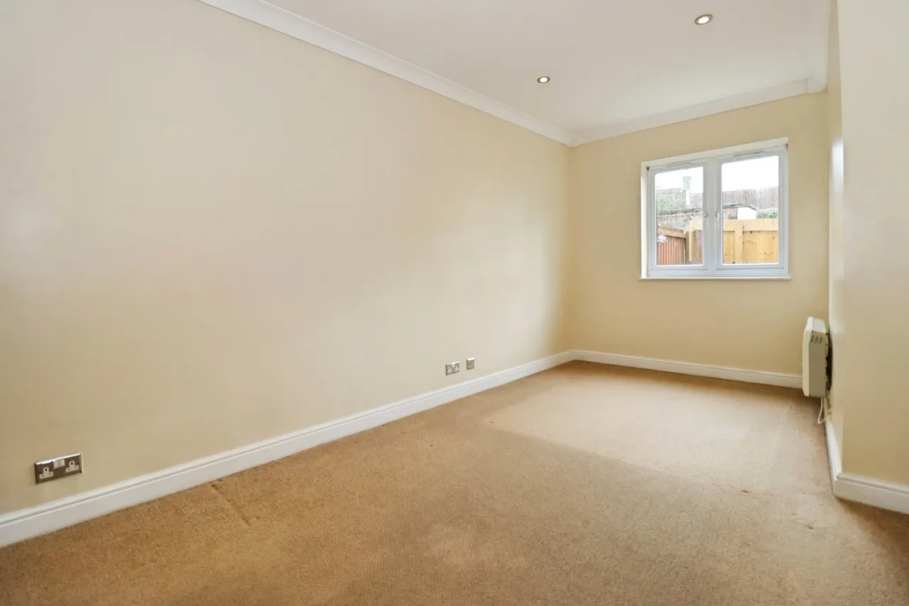 Fishponds Road, Fishponds, Bristol, BS16, photo 12