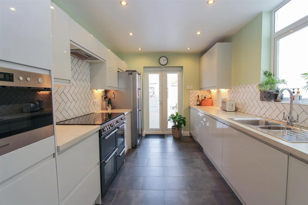 Hows Road, Uxbridge, UB8 2AR, photo 3