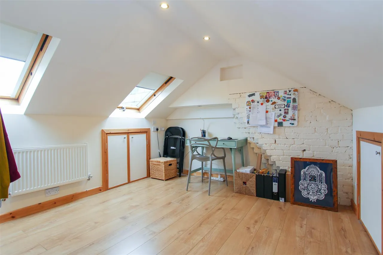 Hows Road, Uxbridge, UB8 2AR, photo 8