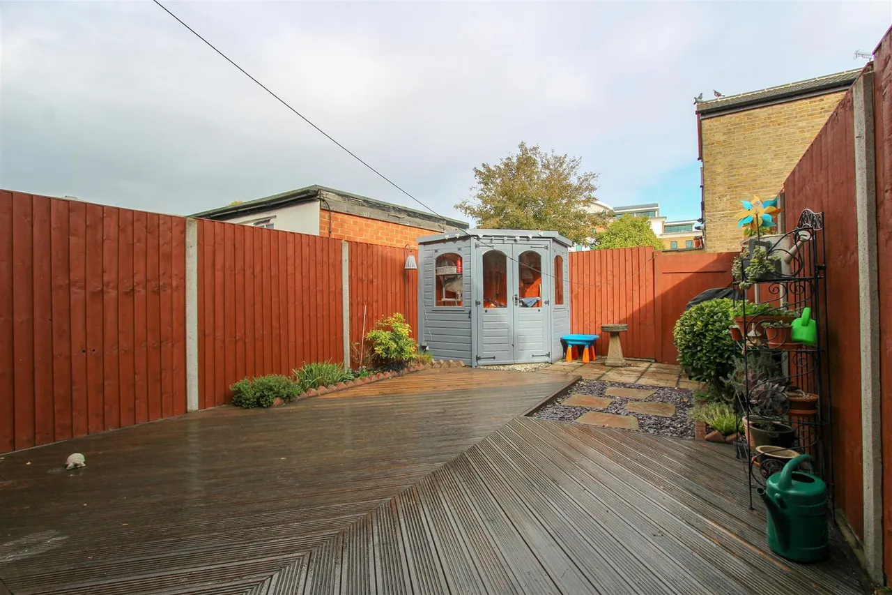Hows Road, Uxbridge, UB8 2AR, photo 10