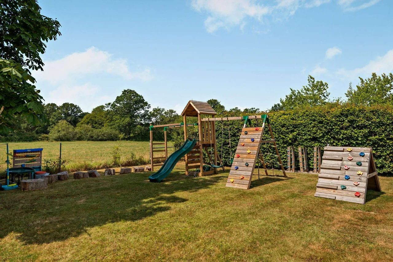East Street, Chowles, Horsham, West Sussex, RH12 4RH, photo 10