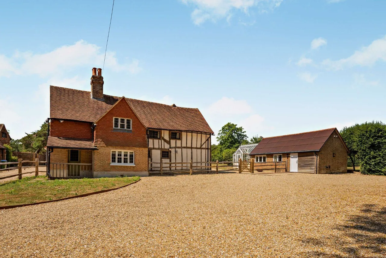 7 bed house for sale — East Street, Chowles, Horsham, West Sussex, RH12 4RH