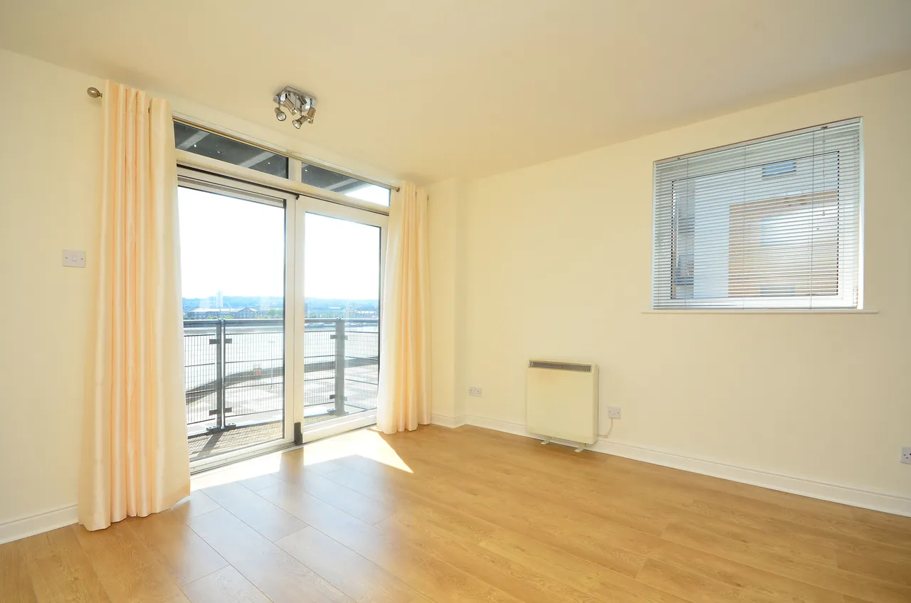 2 bed flat to rent, London, E16