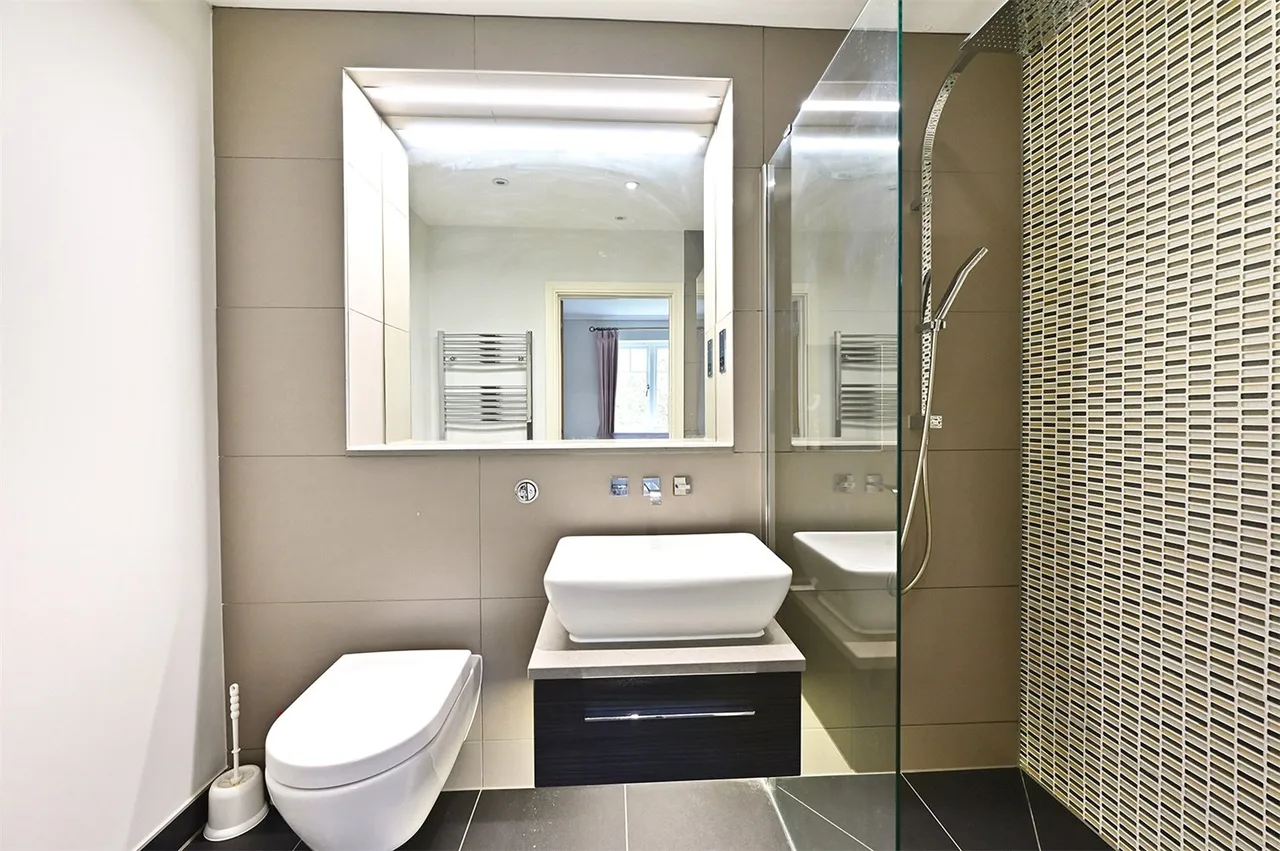 Robins Gardens, Fleet, Hampshire, GU51 4QT, photo 13
