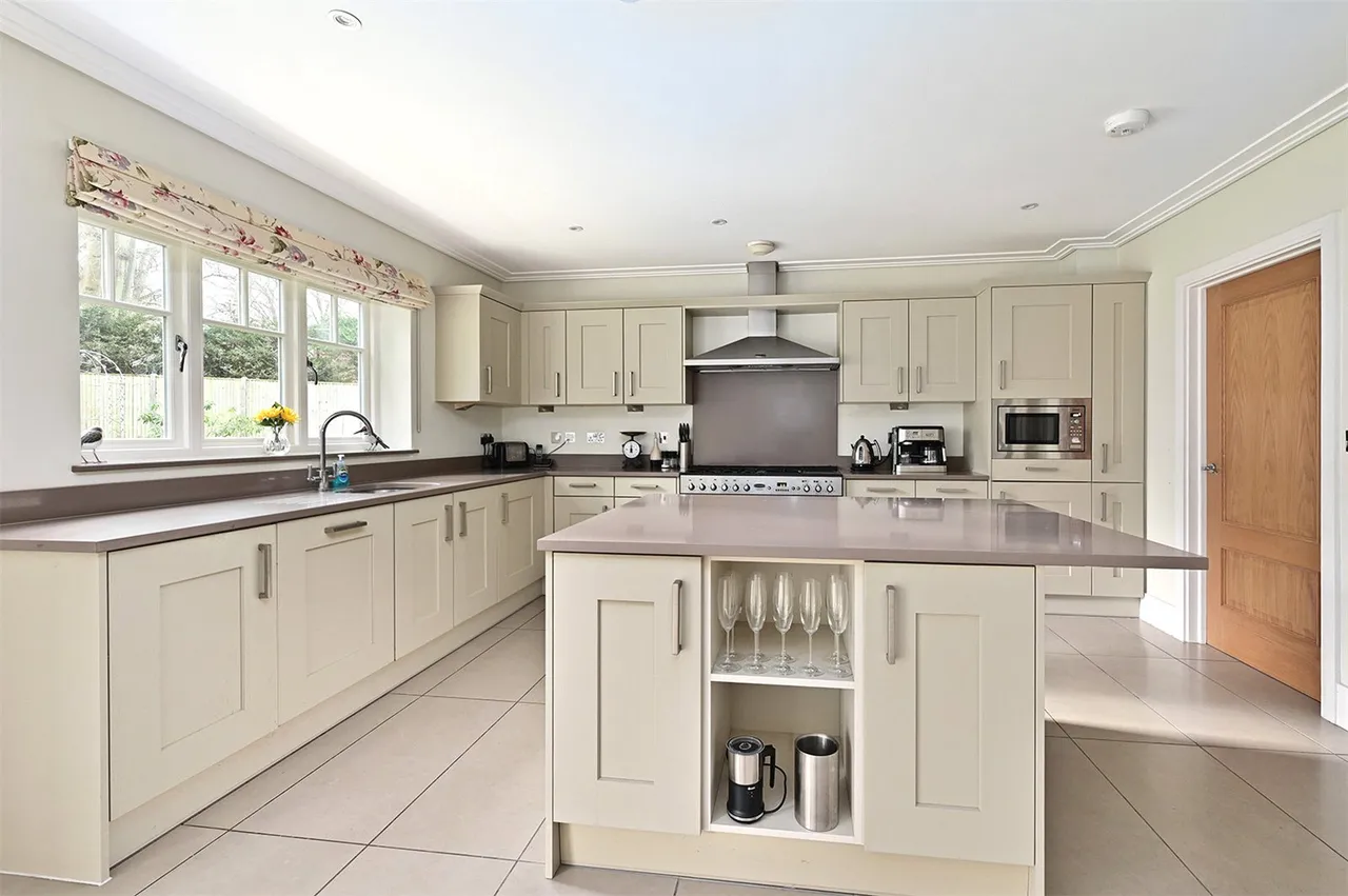 Robins Gardens, Fleet, Hampshire, GU51 4QT, photo 9