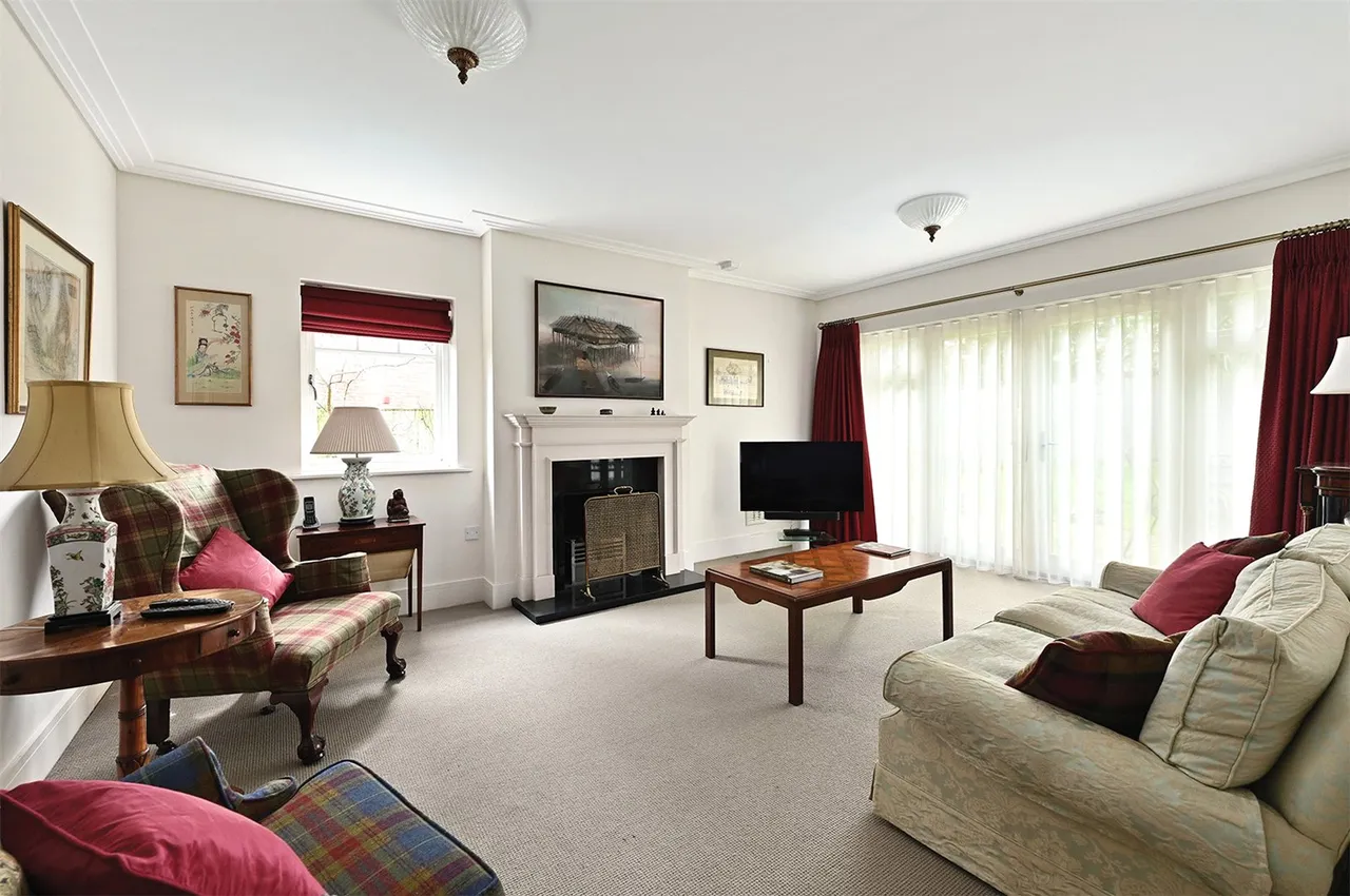 Robins Gardens, Fleet, Hampshire, GU51 4QT, photo 3