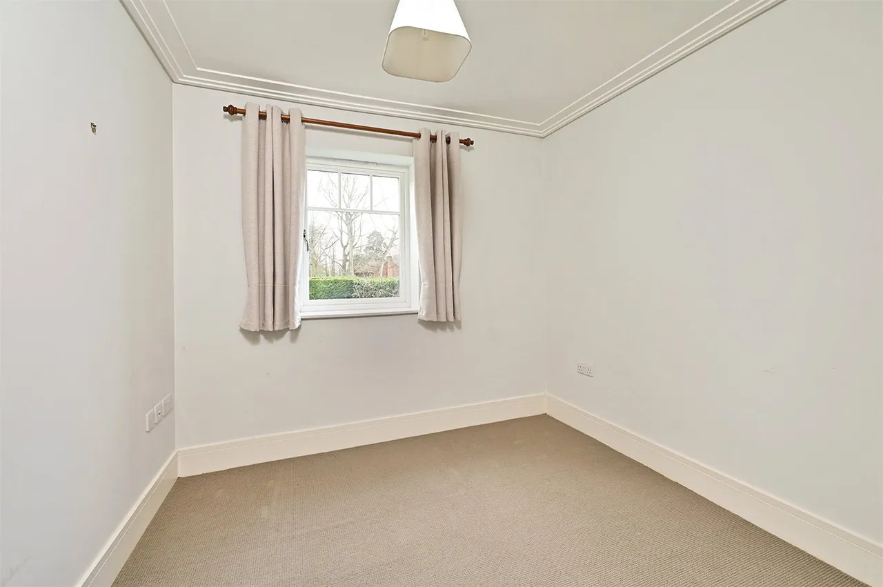 Robins Gardens, Fleet, Hampshire, GU51 4QT, photo 11